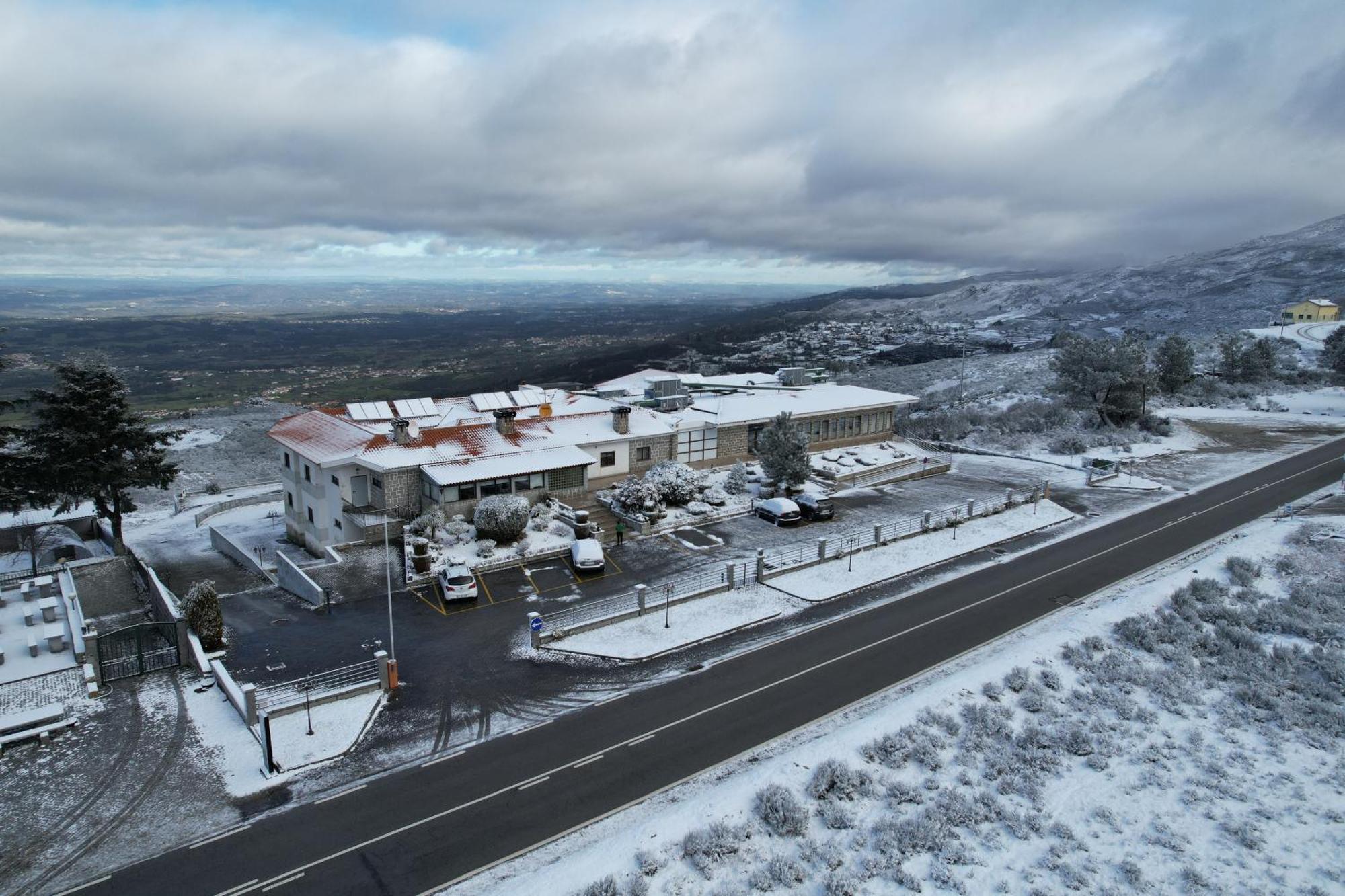 Hotel Albergaria Senhora Do Espinheiro Seia Bagian luar foto